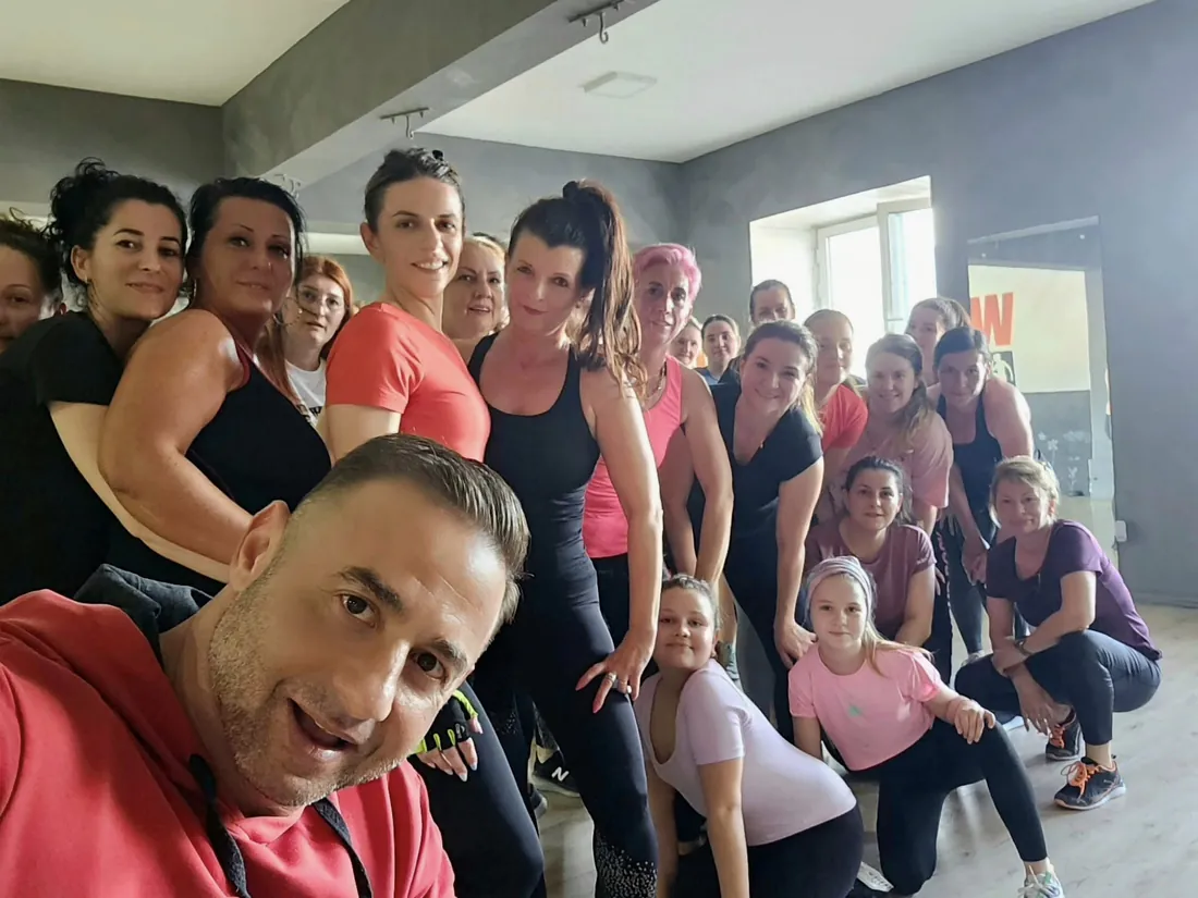 Hot Iron — antrenament de grup cu greutăți