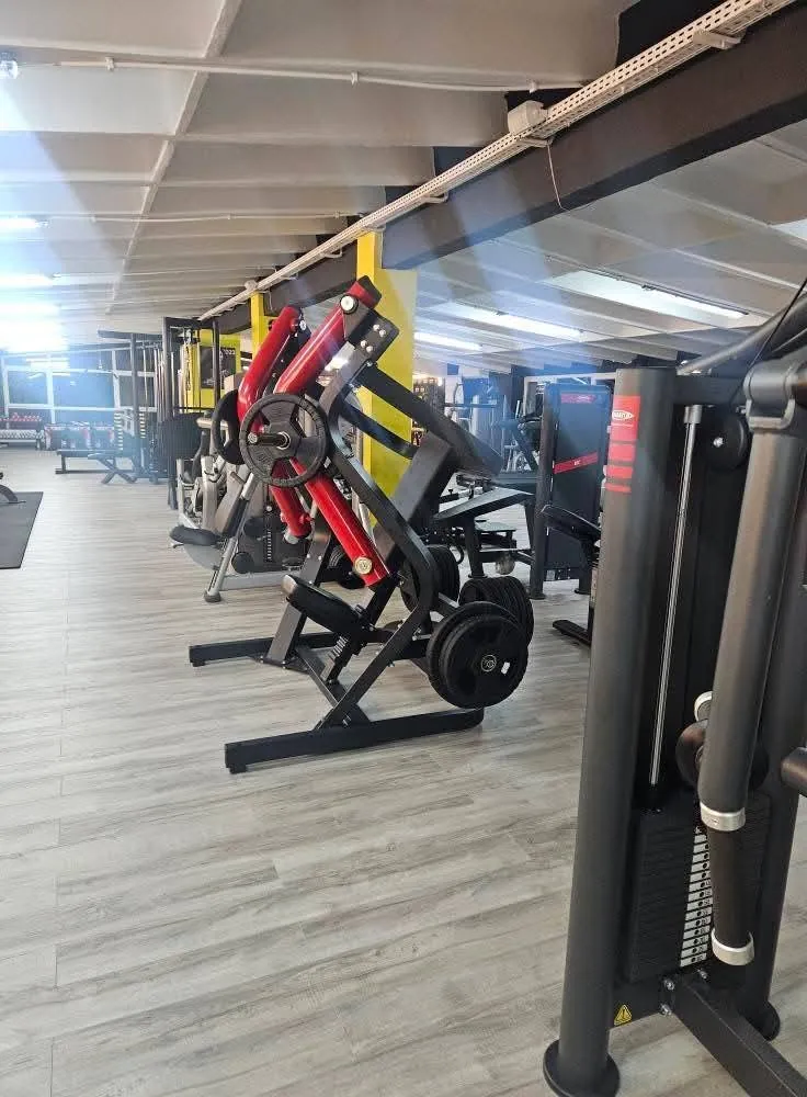 Retro Gym 2 Faith & Hope — sala